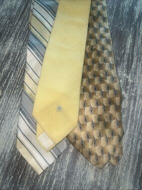 Assorted Men's Yellow Silk Tie - Calvin Klein, Classic Solid Yellow Necktie